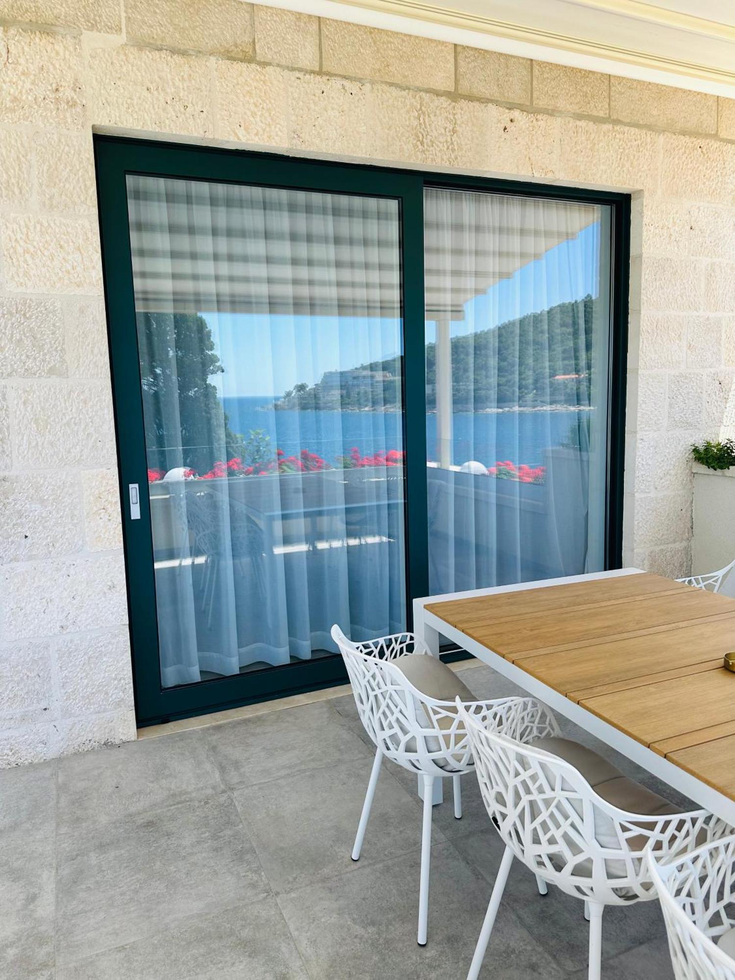 Levanat Apartman *