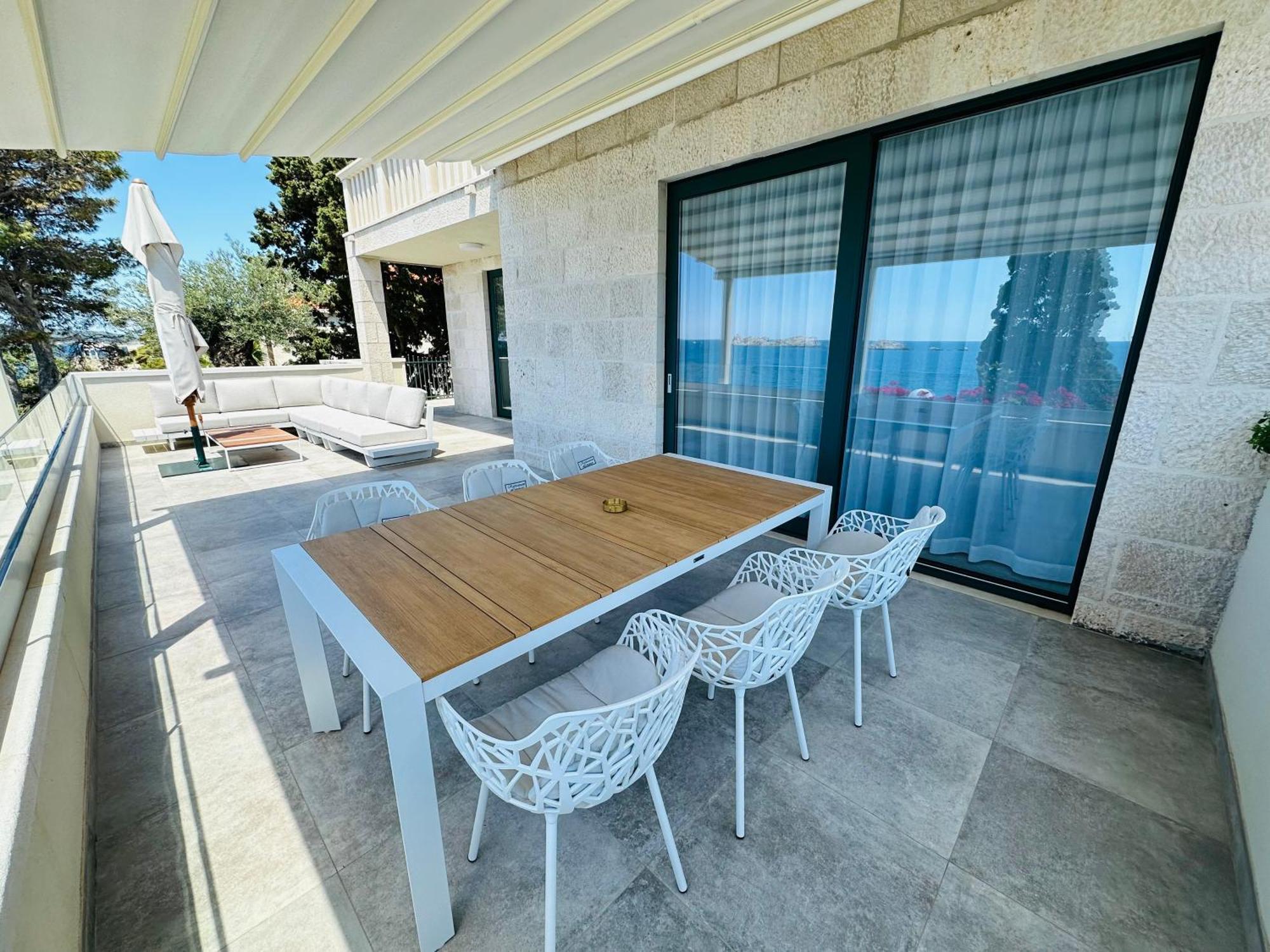 Levanat Apartman *